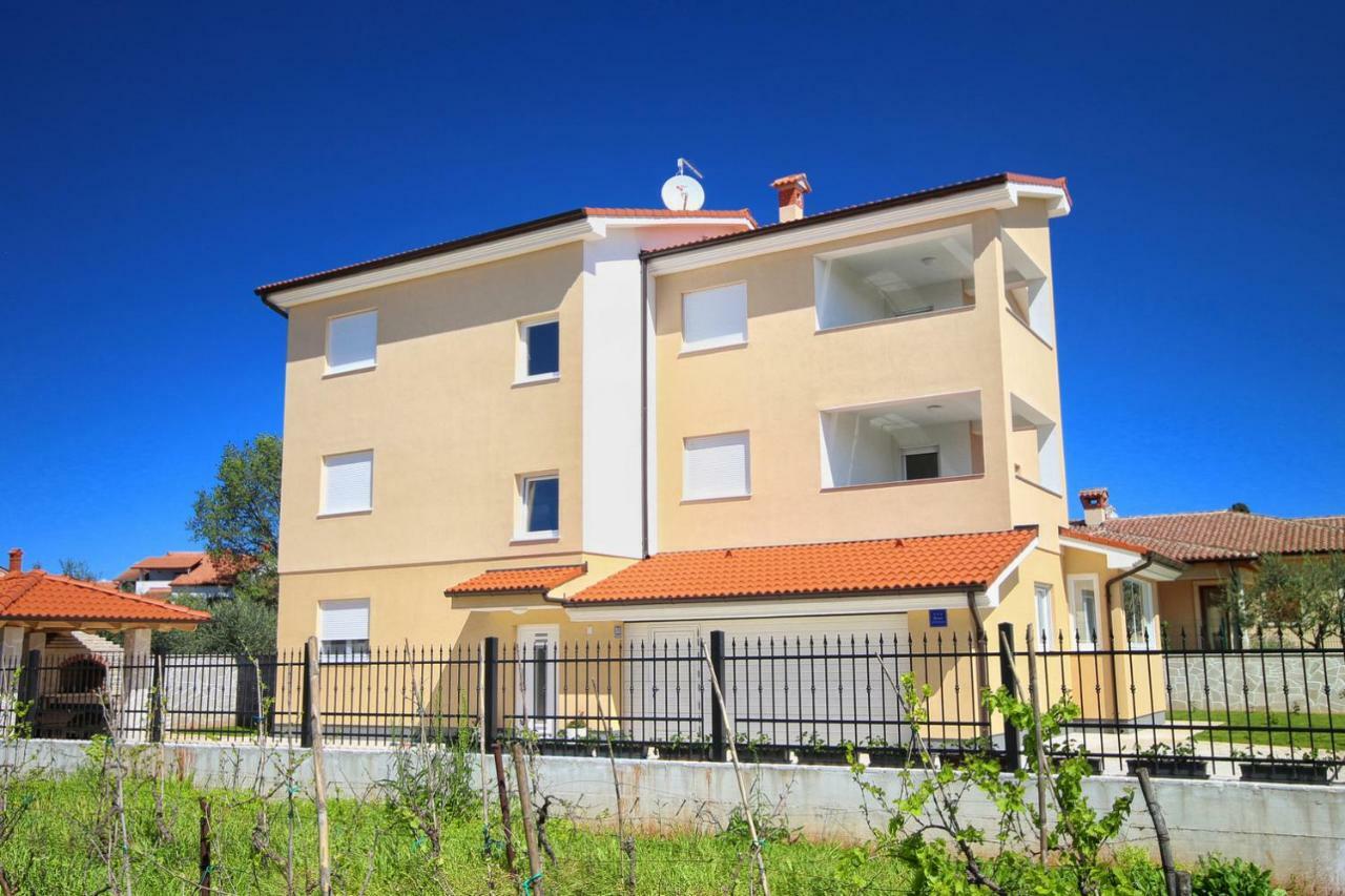 Dragan K1 Hotel Medulin Exterior photo